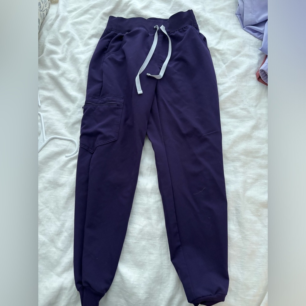 figs purple jam XS petite joggers